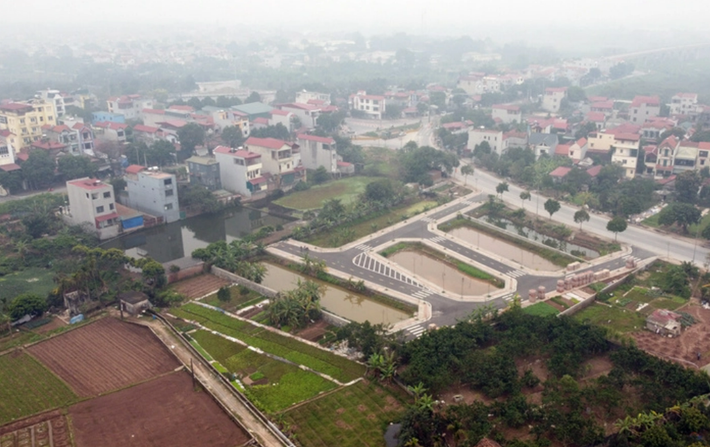 Trước đó, Công ty Đấu giá hợp danh Đông Á phối hợp với Trung tâm Phát triển quỹ đất huyện Đan Phượng xét duyệt điều kiện các khách hàng tham gia phiên đấu giá. Kết luận thanh tra của Cục Bổ trợ tư pháp đã phát hiện Công ty đấu giá hợp danh Đông Á ban hành quy chế cuộc đấu giá có nội dung không đúng. (Ảnh: Vietnamfinance).