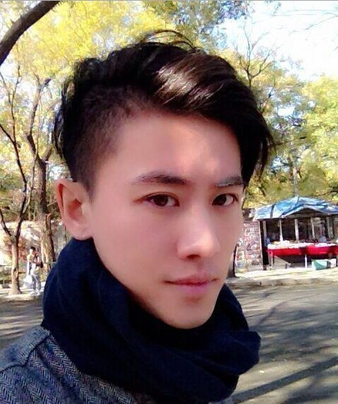 Là thầy giáo nhưng Hoàng Hải Bân cũng vui vẻ, trẻ trung chẳng khác gì các sinh viên.