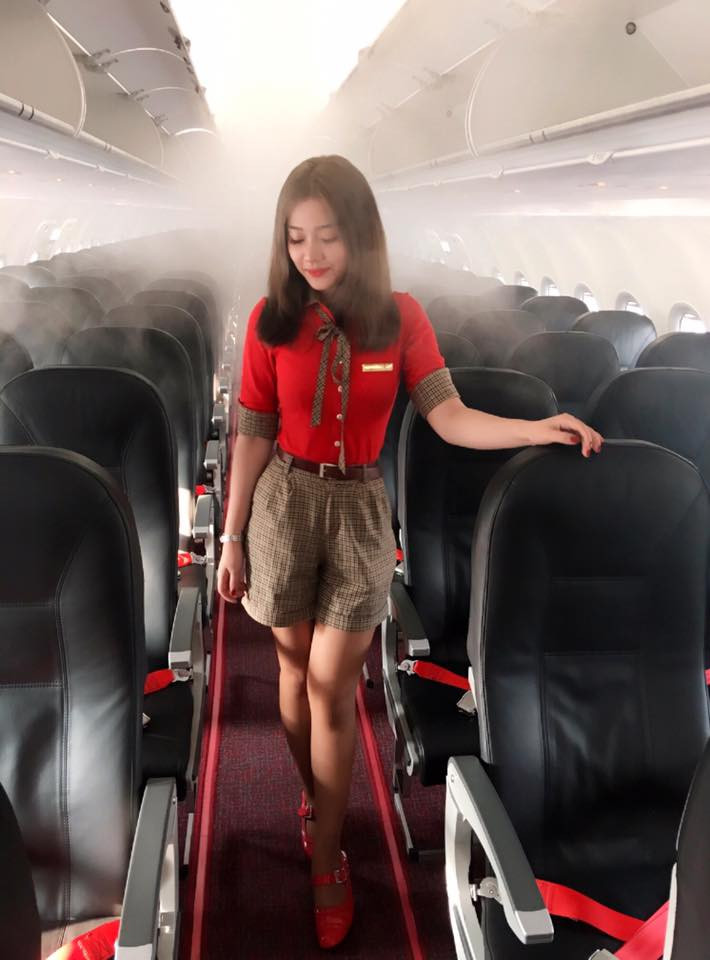Với công việc mang nhiều tính đặc thù, lại thường là những người con gái xinh đẹp như hot girl, hoa hậu nên thời gian gần đây, rất nhiều nữ tiếp viên hàng không trở thành nhân vật được cư dân mạng, cộng đồng giới trẻ Việt quan tâm. Chỉ với vài bức ảnh, những nữ tiếp viên hàng không này đã khiến hàng chục nghìn dân mạng thích thú, say mê trước sắc đẹp và vẻ lôi cuốn trong bộ đồng phục bay. Nhiều tiếp viên hàng không nổi tiếng nhờ mạng xã hội, nhưng cũng có thể dễ dàng kể ra vài cái tên nổi bật nhất.