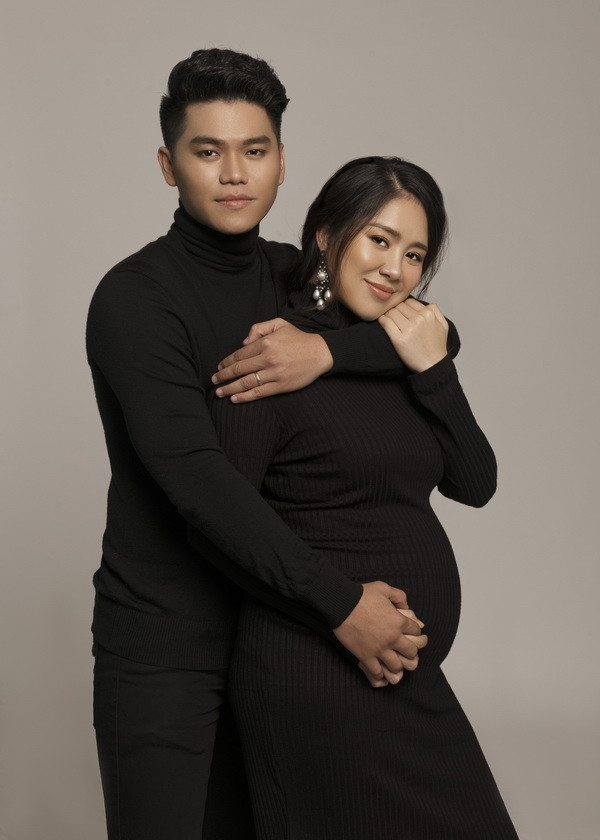 Trung Kiên luôn tỏ ra tâm lý, không những động viên Lê Phương ăn uống đủ chất, mà còn cùng bà xã... tăng cân trong quá trình bầu bí.