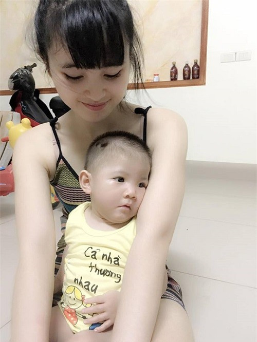 Hình ảnh "bà mẹ thần tiên" Phạm Thị Thanh Tâm bên cô con gái Thào Thị Yến Nhi rất khỏe mạnh, bụ bẫm chỉ sau 1 tháng được chăm sóc cẩn thận. Ảnh trong bài: Facebook nhân vật.