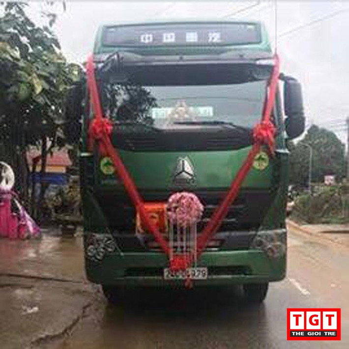 Những hình ảnh về đám cưới độc đáo này sau khi được chia sẻ trên mạng xã hội ngay lập tức thu hút sự chú ý của cộng đồng mạng. Rất nhiều người tỏ ý ngưỡng mộ cô dâu vì được chú rể tổ chức một đám cưới hoành tráng và vô cùng độc đáo.