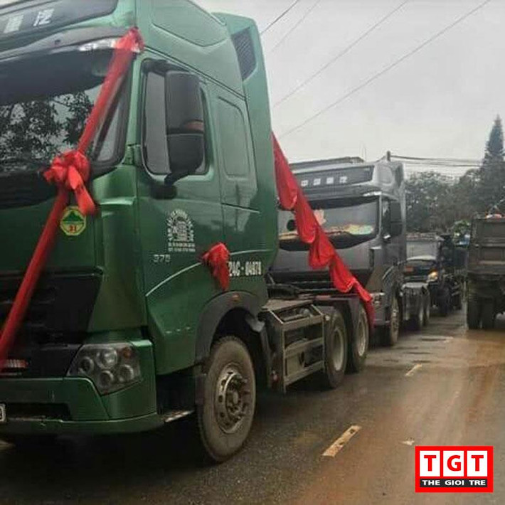 Một Facebooker bình luận: “Mình thấy đám cưới này rất hài hước và độc đáo, khả năng chú rể là người làm nghề lái xe nên đã nghĩ ra ý tưởng này để tạo bất ngờ cho cô dâu”.
