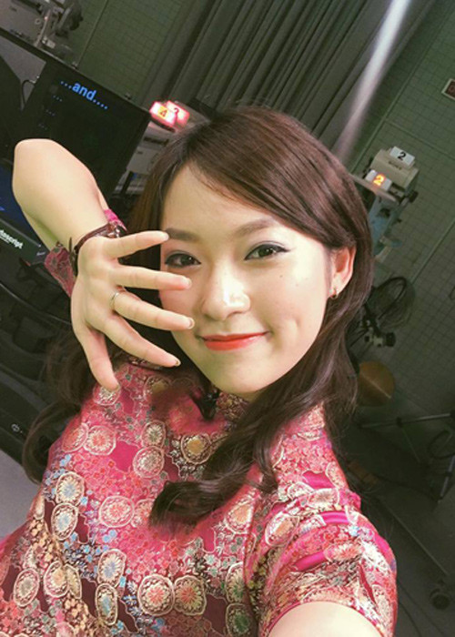 “Đây là lần đầu nghe, dịch trực tiếp nên mình có quá nhiều cảm xúc đặc biệt. Vẫn chưa hài lòng lắm…”, cô gái Nghệ An nuối tiếc.