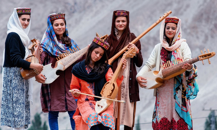 Từ nhiều thập kỷ nay, các nhà nghiên cứu Mỹ và châu Âu đã lấy bộ tộc Hunza này làm mẫu nghiên cứu để trả lời câu hỏi nguyên nhân nào giúp con người sống trường thọ đến như vậy.