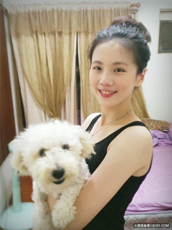 Sau giờ làm việc, khi về nhà và thoát khỏi bộ cảnh phục, Pingjhen Taoyuan lại trở về là một cô gái trẻ trung, đáng yêu, có nhiều thú vui, sở thích giống với nhiều bạn bè cùng độ tuổi. Nghiêm túc trong công việc, nhưng cũng biết cách tận hưởng và làm cho cuộc sống đời thường thêm màu sắc... Pingjhen Taoyuan được cho là một người có cá tính và đời sống rất thú vị.
