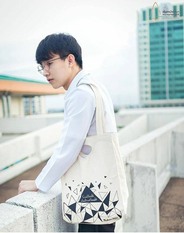 Rất nhiều trang tạp chí thời trang của xứ Chùa Vàng thường xuyên đăng tải các bức ảnh của Ritter trên trang bìa.