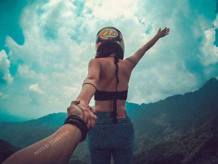 Đi muôn nơi, yêu hết mình chụp ảnh nhiệt tình…bộ ảnh và câu chuyện của Dũng Phan cùng Trang Cao khiến rất nhiều bạn trẻ phải trầm trồ ngưỡng mộ. Không ít cô gái, chàng trai trẻ sau khi xem bộ ảnh “Follow Me” phiên bản Việt này đã thầm ao ước bản thân cũng sẽ sở hữu một bộ ảnh đẹp như thế chụp cùng người mình yêu, được đi đến mọi miền của Tổ quốc để trải nghiệm và khám phá.