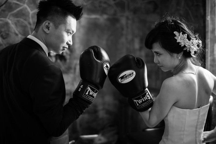 Dù có lúc giận hờn nhau nhưng chỉ cần sự quan tâm, thông cảm… tình yêu và sự hạnh phúc vẫn sẽ được giữ gìn mãi mãi – Đó là ý nghĩa được thể hiện trong loạt ảnh cưới hài hước này.