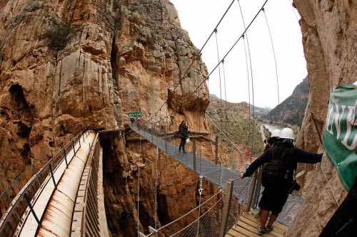 Con đường Caminito del Rey được xây dựng trong thời gian từ năm 1901 đến 1905 dành cho các công nhân làm việc tại nhà máy thủy điện trên thác Chorro và Gaitanejo.