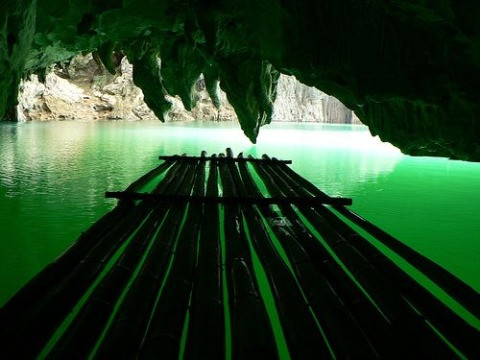 Một góc nhìn đặc biệt của du khách tại Hồ Thang Hhen.