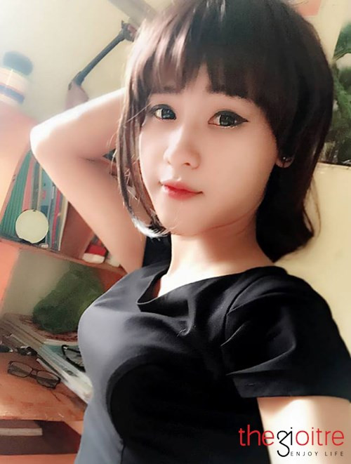 Trở thành một cô gái xinh đẹp, Lê Duy cũng không tránh khỏi việc bị nhiều người dị nghị, tò mò về giới tính của mình. Nhưng với chàng trai xinh như hot girl đây lại càng là động lực để phấn đấu và hoàn thiện mình nhiều hơn. “Mình biết có nhiều người tò mò, dị nghị về giới tính của mình nhưng mình sẽ nỗ lực nhiều hơn, làm nhiều điều tốt hơn để chứng tỏ bản thân”- Lê Duy tâm sự.