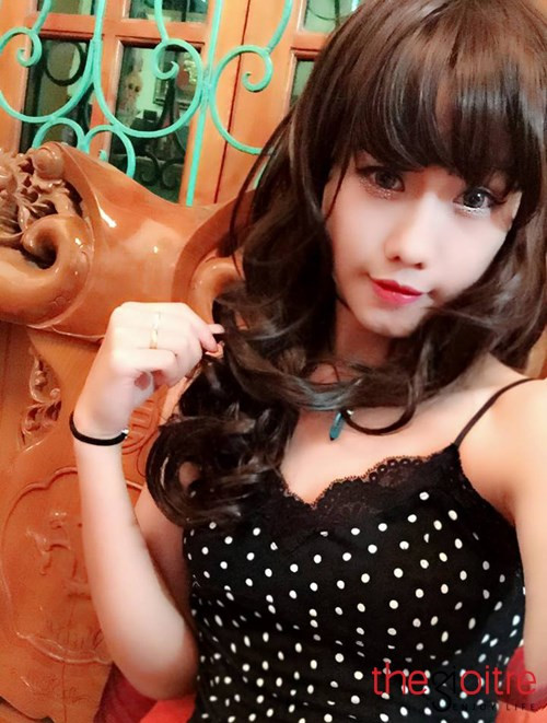 Ngắm nhìn những tấm hình của Lê Duy trên trang mạng xã hội cá nhân, mọi người không khỏi ngỡ ngàng vì một nam sinh giả gái giống đến vậy, khuôn mặt của Lê Duy chẳng khác nào một teen girl.