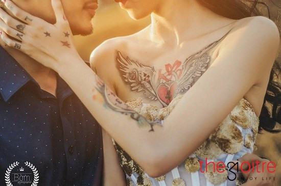 Tuy nhiên, càng về sau thì mình càng cảm thấy bình thường bởi mỗi người có một cách nhìn khác nhau. Mình nghĩ rằng, các bạn đừng nên nhìn vẻ bên ngoài người khác mà đánh giá tính cách của họ. Thay vào đó là hãy nhìn những gì họ làm, họ cống hiến... đôi khi họ làm những điều dị thường nhưng bên trong chứa đầy tình yêu thương". Ảnh: Cường Nguyễn, Lê Phạm Tuấn.