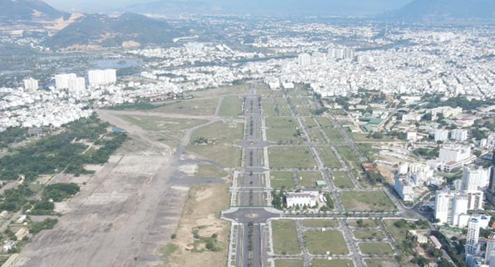 Tính đến cuối năm 2015, Bộ Quốc phòng đã bàn giao khoảng 62,89/238,82ha đất quốc phòng cho UBND tỉnh Khánh Hòa. Diện tích còn lại vẫn thuộc sự quản lý của Bộ Quốc phòng. (Ảnh: Thương Trường).