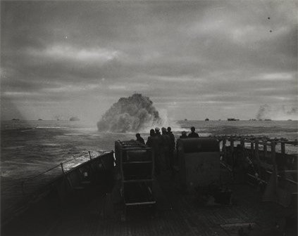 Tàu chiến Mỹ tiêu diệt tàu ngầm Đức năm 1943.