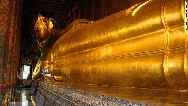 Tượng Phật nằm ở chùa Wat Pho (Bangkok, Thái Lan): Bức tượng nằm nghiêng dài 43m, cao 15m, được dát một lớp vàng lá nguyên chất, tượng mô phỏng theo hình dáng Phật Thích Ca nhập Niết Bàn. Chân và đôi mắt của tượng Phật Nằm được cẩn ngọc trai, trên 2 bàn chân của pho tượng có khắc 108 chữ Phạn. 108 bát đồng được đặt dọc thân tượng để du khách có thể bỏ xu và ước. Số tiền này được sử dụng để bảo tồn chùa Wat Pho.