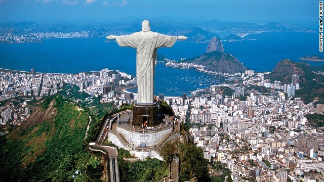 Tượng Chúa cứu thế (Rio de Janeiro, Brazil): Tượng cao 30 m, nặng 635 tấn, nằm trên đỉnh núi Corcovado thuộc công viên quốc gia rừng Tijuca nhìn về thành phố. Tượng được làm từ bê tông cốt thép và đá biến chất steatit, được xây dựng từ năm 1922 đến năm 1931. Trung bình mỗi mùa hè, tượng Chúa bị sét đánh 12 lần.