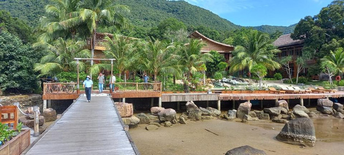 Mới đây, lãnh đạo TP.Phú Quốc (Kiên Giang) cùng các đơn vị có liên quan đã đi kiểm tra thực tế các công trình xây dựng trái phép xâm phạm khu bảo tồn biển Phú Quốc. (Ảnh: Môi trường & Cuộc sống).