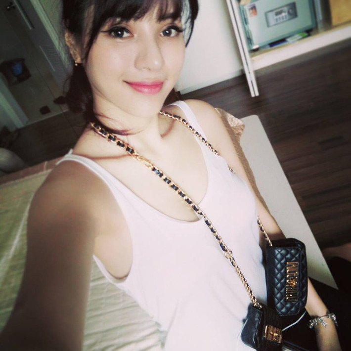 Được biết, trước khi đi làm và được biết đến là một người mẫu, Dương Giang cũng có phong cách sống, ăn mặc rất giản dị.