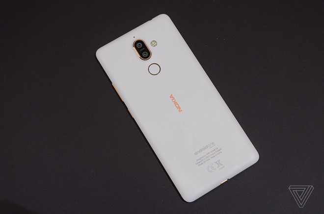 Nokia 7 Plus có cùng hệ thống camera với Nokia 8 Sirocco nhưng cấu hình giảm đi để bán ở mức tầm trung. Máy trang bị chip Qualcomm Snapdragon 660, RAM 4 GB, bộ nhớ 64 GB.