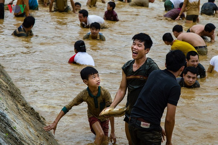 … nhưng cũng không ít người phải ra về tay không.