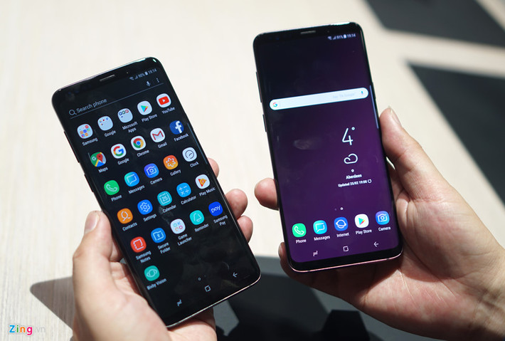 Thực tế, Samsung Galaxy S9 và S9+ khi cầm trên tay cho cảm giác vuông vức hơn đôi chút so với thế hệ trước, khiến nó nam tính hơn. Tất nhiên, nó không vuông như chiếc Note 8. Máy cho cảm giác thoải mái khi cầm trên tay, độ hoàn thiện cao.