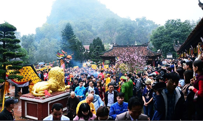 Theo số liệu thống kê của Ban tổ chức lễ hội chùa Hương năm 2018, trong các ngày mùng 3, 4, 5 Tết (từ ngày 18, 19, 20/2/2018), chùa Hương đã đón khoảng 129.000 lượt khách, tăng 6.600 lượt khách so với cùng kỳ năm ngoái.