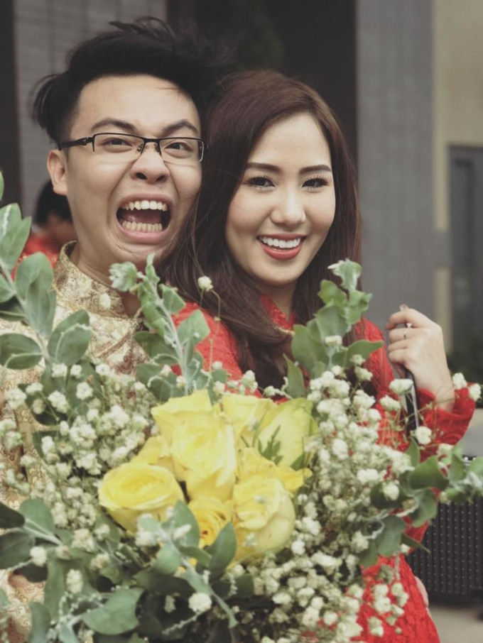 Tự nhận mình là một người khô khan, không thể hiện cảm xúc ra bên ngoài nhiều, Huy Hoàng đã phải lấy hết can đảm để thực hiện màn cầu hôn lãng mạn này.