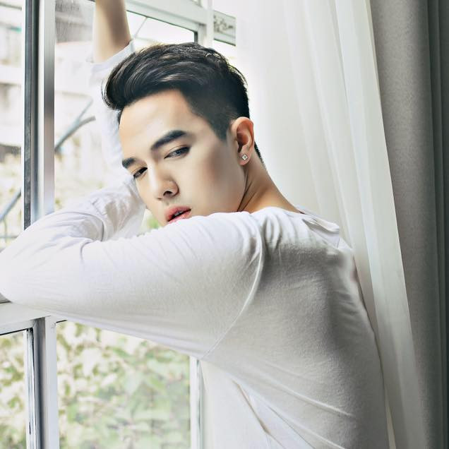 Phong thái chuyên nghiệp và khuôn mặt vừa lạnh lùng, vừa dễ hấp dẫn phái đẹp là điều có thể thấy ngay ở những bức ảnh thời trang mà Minh Châu làm mẫu.