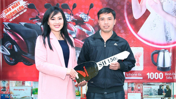 Hiện bà Nga sở hữu hơn 4,125 triệu cổ phiếu DQC, tương đương 12% vốn điều lệ.