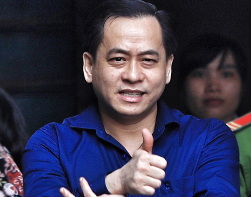 Khối tài sản khủng của Vũ "nhôm" phần lớn không phải do làm ăn chân chính mà nó được dịch chuyển từ tài sản công sang làm của tư dưới sự tiếp tay của hai vị cựu chủ tịch Đà Nẵng là ông Trần Văn Minh và ông Văn Hữu Chiến.