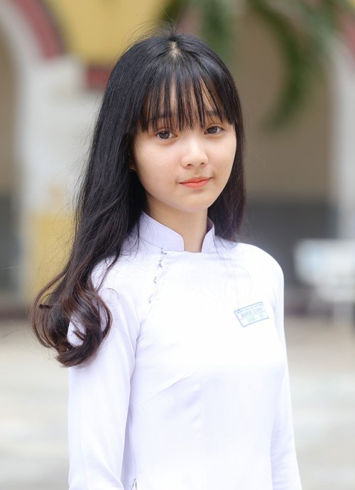Nữ sinh xinh đẹp của cuộc thi Miss Áo dài Nữ sinh Việt Nam 2016 khoe vẻ đẹp tinh khôi trong áo dài trắng nữ sinh.