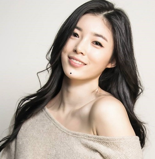 Đến tuổi trung vận người sở hữu nốt ruồi này thường giàu sang phú quý, có khối tài sản khủng, gia đạo hạnh phúc, đặc biệt nếu là phụ nữ có tướng phu nhân, vượng phu ích tử.