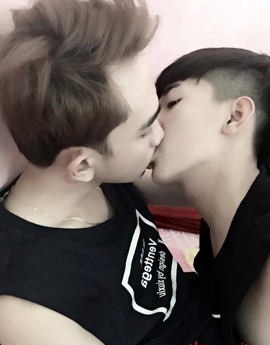 Được biết bạn gái của Thanh Liêm là Hà Kì Nam. Quen nhau qua mạng xã hội, c ặp đôi đồng tính cực kỳ đẹp đôi vì đều sở hữu gương mặt rất đẹp trai. Nhiều bạn gái tỏ ra vô cùng tiếc nuối khi họ Thanh Liêm - Kì Nam yêu nhau. Ảnh: FBNV.