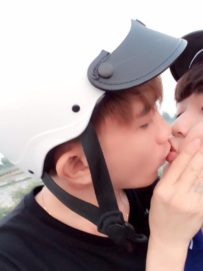 Bật bí về tình yêu của mình, Thanh Liêm thổ lộ, bạn gái Kì Nam thích ăn kẹo và uống Sting. Nhà của 2 người cách nhau 300k, những khi bạn gái kêu nhớ mình, chàng trai đều phải bỏ hết công việc để chạy xuống với người yêu. Ảnh: FBNV.