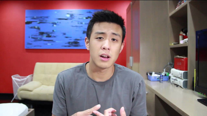 Vlog của Huy Me được giới trẻ yêu mến, đón nhận vì hài hước và có phong cách riêng. Sau 5 năm làm YouTube, anh chàng mắt hí điển trai có hơn 1,4 triệu người hâm mộ. Huy Me tên thật là Phạm Công Thành, 24 tuổi, người Hà Nội. Các vlog của anh thường xoay quanh đề tài giản dị xung quanh cuộc sống và đặc biệt không chạy theo dư luận.