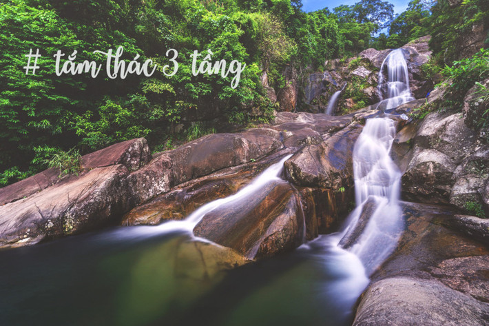 Suối, thác cũng là một trong những đặc sản ở Bình Liêu. Thác Khe Vằn ba tầng nước, thác Sú Cáu, Sông Moóc, Khe Tiền và rất nhiều thác nhỏ không tên đẹp hoang sơ, mang trong mình nhiều câu chuyện đẹp.