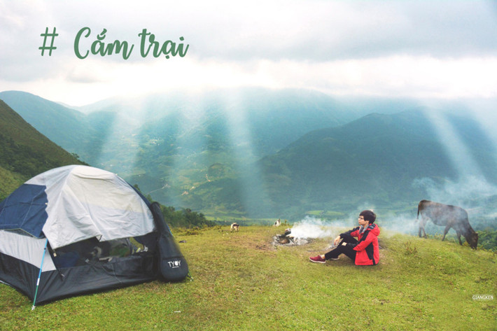 Nơi này đang phát triển nhiều homestay của đồng bào. Tuy nhiên, nếu muốn trải nghiệm thiên nhiên hoang dã, bạn cũng có thể chọn cắm trại.
