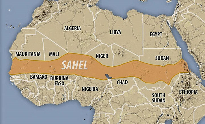 Người Wodaabe sống rải rác ở nhiều quốc gia châu Phi, nhưng phần lớn tập trung tại Niger. Họ là bộ tộc du mục, sống cùng gia đình bằng nghề chăn nuôi gia súc tại sa mạc Sahel.