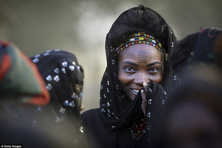 Người Wodaabe mỗi năm đều tổ chức những cuộc thi sắc đẹp (một phần trong lễ hội Gerewol được tổ chức vào tháng 9 hàng năm) để chọn ra người đẹp nhất. Tuy nhiên, thí sinh luôn là nam giới và giám khảo là phụ nữ.