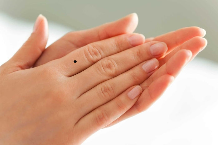 Nếu bạn là người có ngón trỏ hơi nghiêng, bạn là người giàu cảm xúc và sáng tạo.