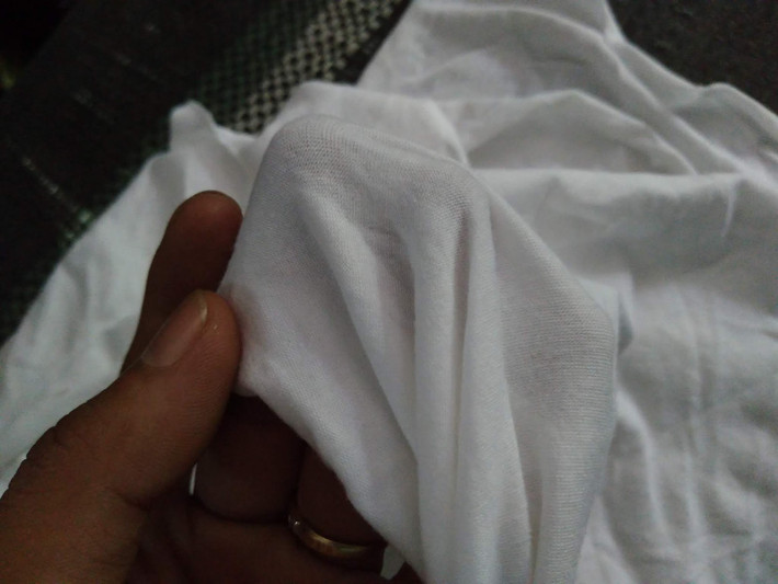 Thay đổi cơ bản nhất là khuôn mặt bị biến dạng, trở nên bất bình thường hơn khi còn sống. Để những người đến viếng không sợ hãi, người nhà phải trùm khăn trắng cho tử thi.