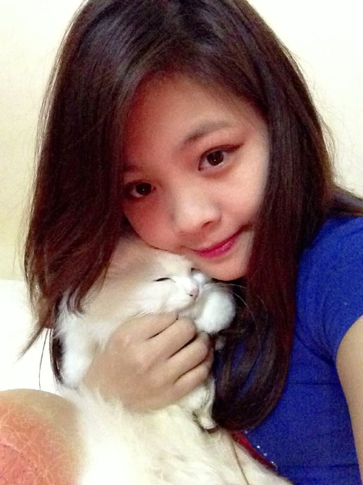 Bà mẹ 9X, Huyền Trang từng là một cô gái xinh đẹp, năng động được bao chàng trai ngưỡng mộ. Cô gái ấy sở hữu mái tóc dài nữ tính và nụ cười ngọt ngào đến xao xuyến.