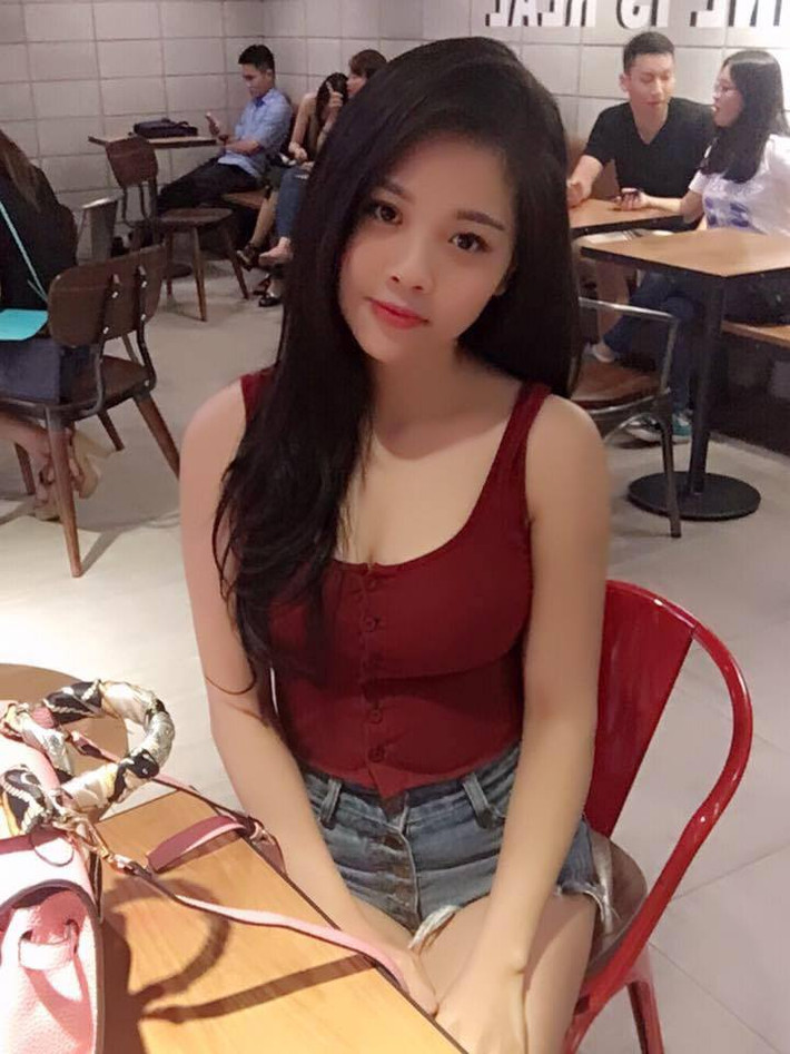 Công việc bận rộn, thời gian dành cho con của Huyền Trang cũng không được như các bà mẹ khác, tuy nhiên về tình yêu con thì có lẽ người phụ nữ nào cũng giống nhau. Cô luôn dành những lời lẽ ngọt ngào nhất dành cho con trên trang cá nhân và mọi sự cố gắng cũng đều vì muốn con gái mình có cuộc sống đầy đủ.