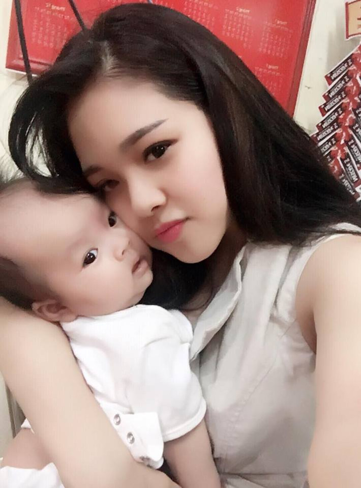 May mắn mỉm cười với mẹ con Huyền Trang khi cô rất có duyên và có tay nghề trong lĩnh vực làm đẹp. Cô mở một spa làm đẹp nhỏ nhưng rất đông khách. Mỗi ngày khách đến spa của bà mẹ 9X để xăm môi, xăm lông mày, cắt mí… Tiếng lành đồn xa, công việc làm ăn càng ngày càng thuận lợi, có những khi Huyền Trang phải đi đến các tỉnh để làm cho khách vì muốn có thêm thu nhập.