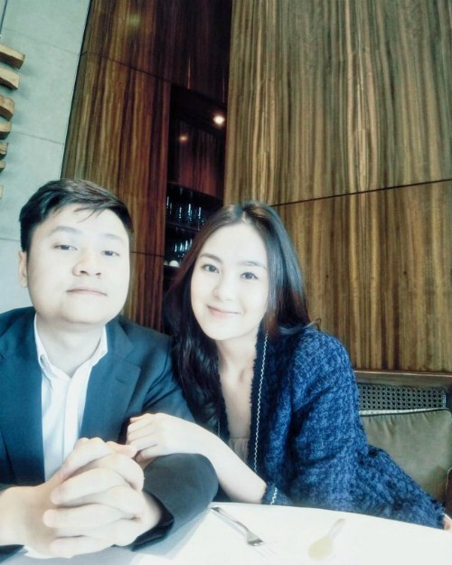 Được biết, Mai Ngọc và bạn trai đã có thời gian yêu nhau, gắn bó đến 10 năm trước khi cầu hôn và làm lễ dạm ngõ. Hai người chính thức hẹn hò vào tháng 1/2006. Người bạn trai được Mai Ngọc miêu tả là người có rất nhiều điểm tương đồng với cô, là người cô có thể chia sẻ buồn vui sau một ngày mệt mỏi, luôn cảm thông và thấu hiểu mọi cảm xúc của nữ MC. Trong khoảng 10 năm yêu, chắc chắn cặp đôi này đã có vô số những khoảnh khắc đẹp, lãng mạn bên nhau... nhưng kỳ thực chúng lại được chia sẻ rất ít.