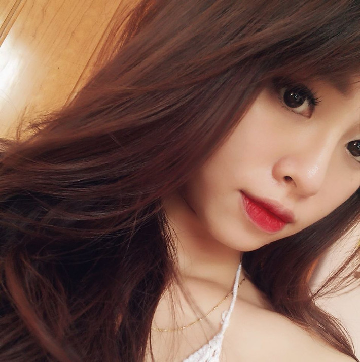 Và hơn hết, việc trở nên xinh đẹp, quyến rũ là điều mà các cô gái nên làm trong mọi hoàn cảnh, khi tiếp xúc với nhiều người...Vì thế Hà My luôn tin vào sự lựa chọn, cách ứng xử của mình. Ảnh trong bài: Facebook nhân vật.