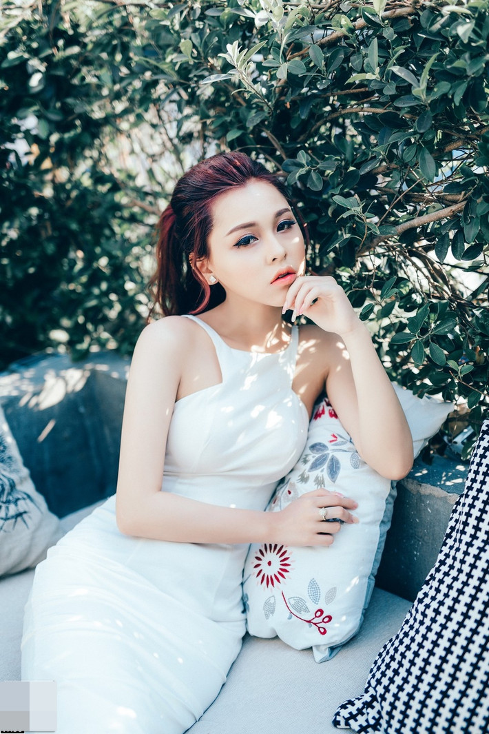 Lee Ann tên thật là Lê Mạc Thiên Ân, cô gái con lai sinh năm 1995 có mẹ là người Việt, cha là người Hongkong. Sở hữu những đường nét thu hút, gương mặt yêu kiều và chiều cao ấn tượng, Lee An nhận được sự quan tâm đông đảo của giới trẻ Sài Thành. Ảnh: Nhu Tran.