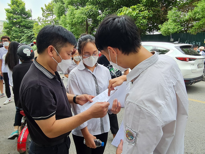 Tính đến 10h55 phút ngày 7/7, theo Sở GD&ĐT Hà Nội, tất cả các điểm thi trên địa bàn thành phố đều thực hiện đúng quy chế thi.